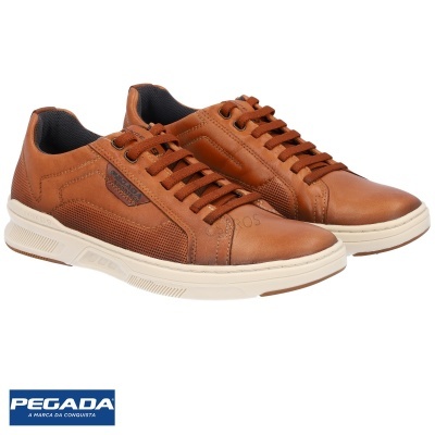 Sapatilhas masculinas castanhas com sola branca e interior preto