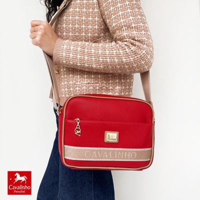 Mala de ombro vermelha Cavalinho com detalhes bege e aplicação metálica dourada