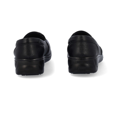 Sapatos masculinos pretos vistos de trás