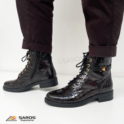 Botas de pele verniz castanho com padrão crocodilo e atacadores pretos
