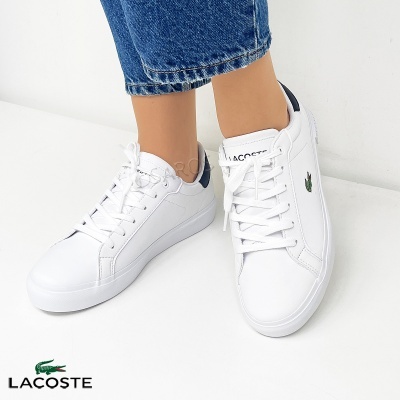 Ténis brancos de couro Lacoste com detalhes azuis e logo verde