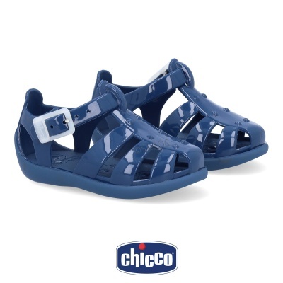 Sandálias de criança azuis em plástico com fecho de fivela prateada e logótipo chicco