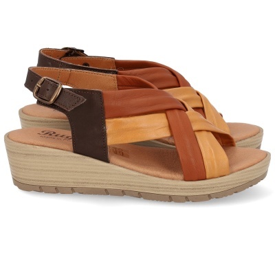 Sandálias de cunha castanho com tiras entrelaçadas e fecho de fivela