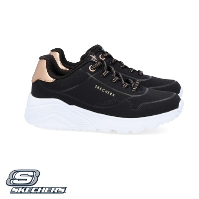Ténis Skechers preto e bege com sola branca e atacadores risca