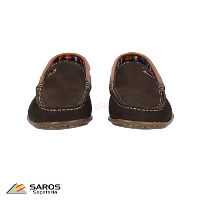 Mocassins de camurça castanha escura com detalhes em couro castanho claro e interior colorido