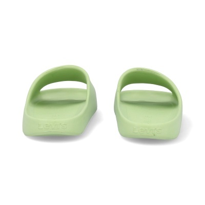 Chinelos verdes claros com marca LEVIS na sola