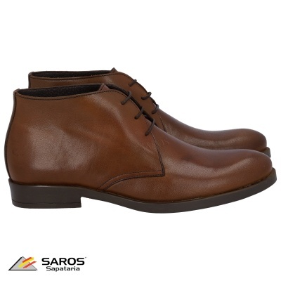 Botins masculinos em pele castanha com atacadores pretos e sola castanha escura