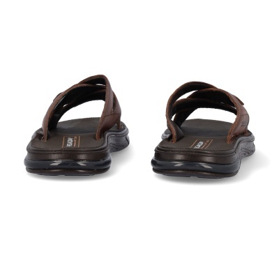 Sandálias castanhas em couro com sola preta e tiras cruzadas vistas de trás