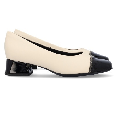 Sapatos de salto baixo creme com biqueira preta