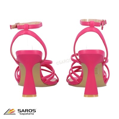 Sandálias femininas rosa de salto alto vistas de trás sobre fundo branco