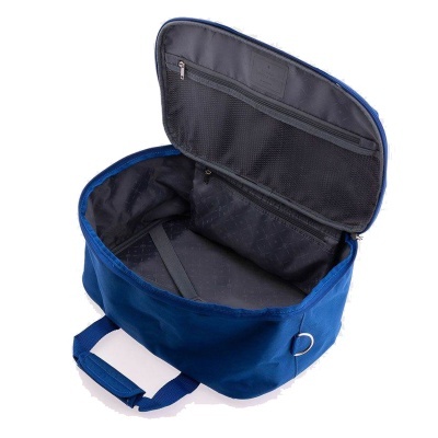 Mala azul com interior preto e várias divisões