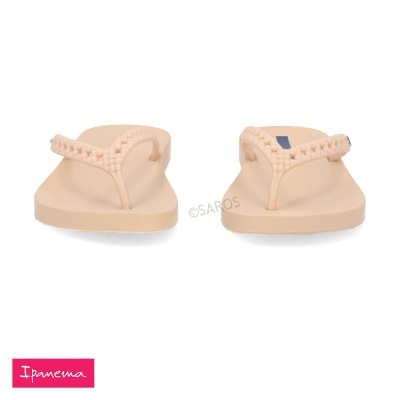 Chinelos Ipanema bege com tiras em trança