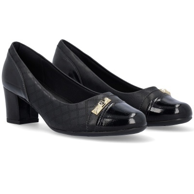 Sapatos pretos de salto médio com biqueira brilhante e aplique dourado