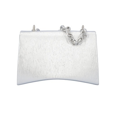 Mala prateada pequena com alça de corrente