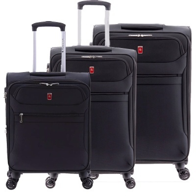 Conjunto de três malas de viagem pretas com carrinho e rodas.