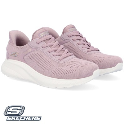 Sapatilhas Skechers rosa claro com sola branca em fundo branco