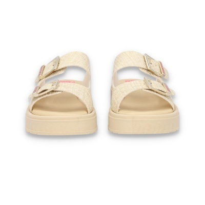 Sandálias bege claro com fivelas douradas e sola espessa