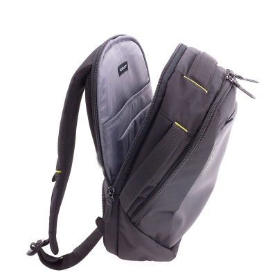 Mochila preta Vogart com interior cinzento e vários compartimentos
