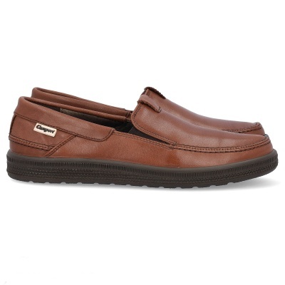 Sapatos mocassins castanhos com sola preta e etiqueta Camport