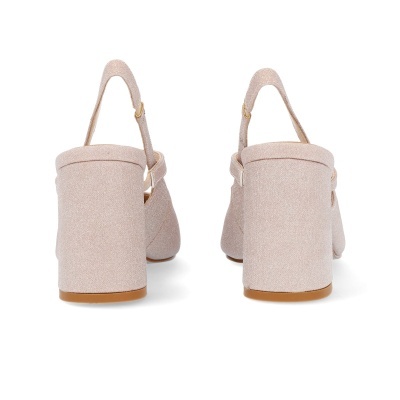 Sapatos de salto alto bege claro com tiras e salto quadrado