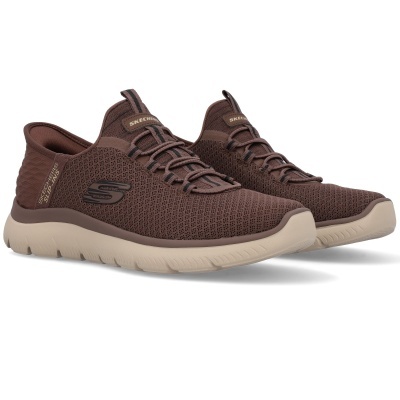 Ténis Skechers marrons de malha com sola creme claro e detalhes em tecido