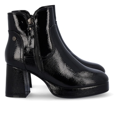 Botas pretas de pele sintética brilhante com salto quadrado e fecho de correr lateral