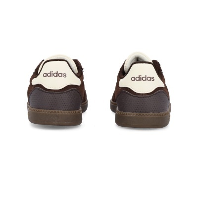 Ténis Adidas castanhos de trás com logo Adidas no painel creme