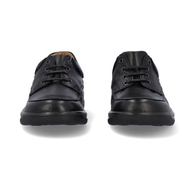 Sapatos masculinos pretos em pele com atacadores