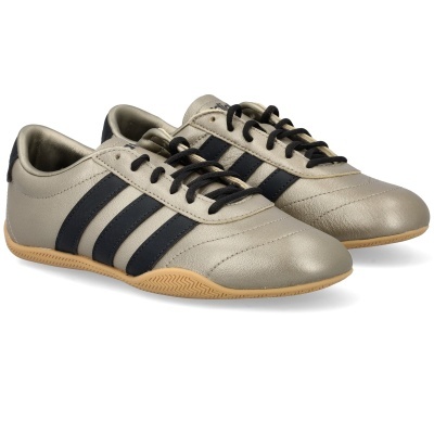 Ténis bege claro com riscas pretas e solado castanho