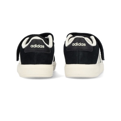 Sapatilhas Adidas pretas com riscas brancas, vista traseira