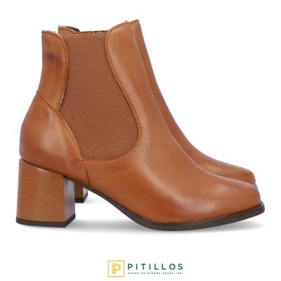 Botas em pele castanhas com salto quadrado e elástico lateral castanho