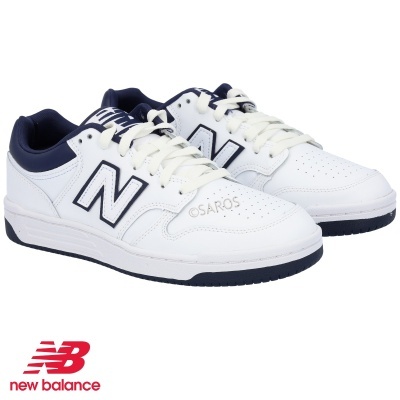 Sapatilhas brancas New Balance com detalhes azuis escuros