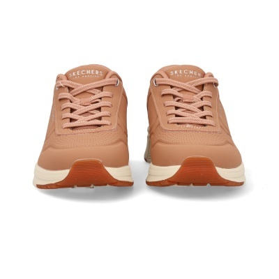 sapatilhas castanhas Skechers com sola branca e castanha