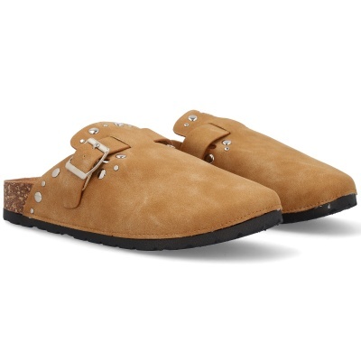 Mule castanha com fivela prateada e sola preta