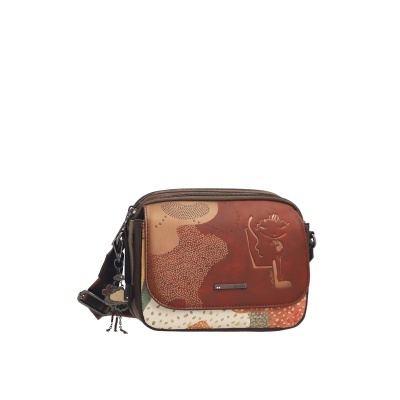 Mala tiracolo castanha com padrão abstrato e pendente decorativo