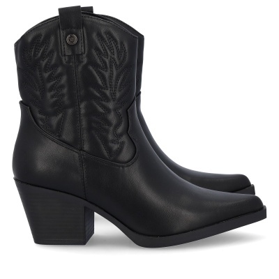 Botas pretas de cano médio com salto quadrado e detalhes gravados