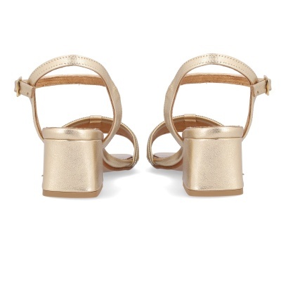 Sandálias douradas de salto médio vistas de trás