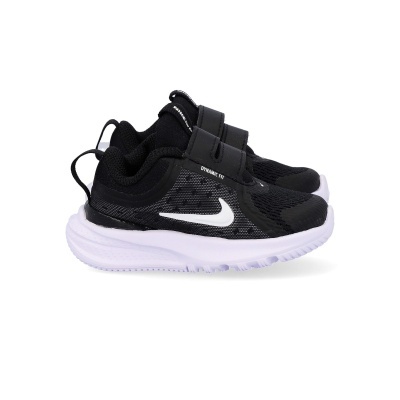 Ténis infantis Nike pretos com sola branca e fecho de velcro