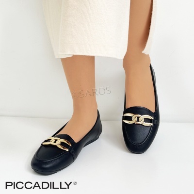 Sapatos mocassim pretos com detalhe dourado