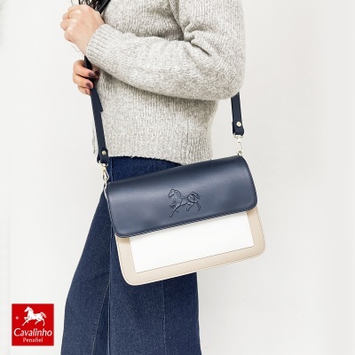 Mala de ombro Cavalinho em couro tricolor com logo de cavalo