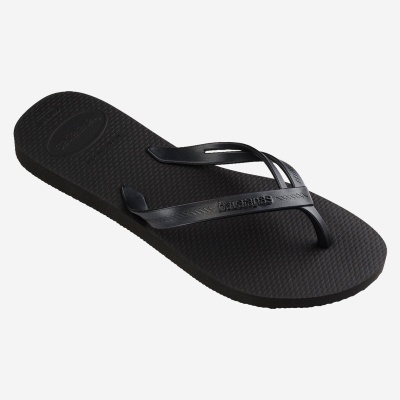 Chinelo preto Havaianas com sola texturizada e tira fina de borracha