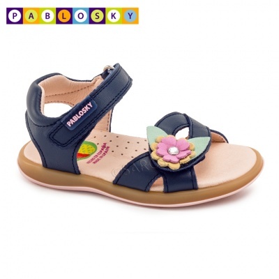 Sandália infantil azul com flor decorativa e fecho de velcro