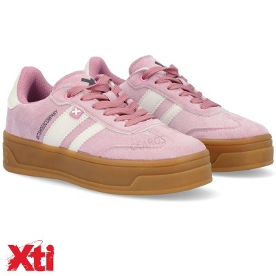 Ténis cor-de-rosa com sola castanha e detalhes brancos da marca Xti