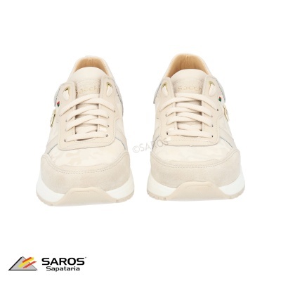 Sapatilhas masculinas bege claras com atacadores e sola branca