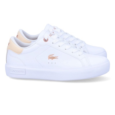 Tênis brancos Lacoste com detalhes dourados e bege