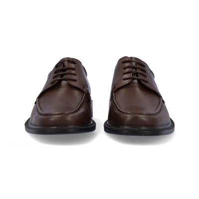 Sapatos masculinos castanho escuro de couro com atacadores