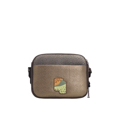 Saco tiracolo castanho com textura e patch decorativo colorido