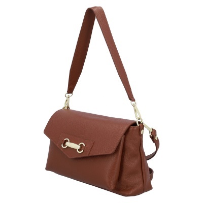 Mala de ombro castanha em pele com alça larga e fecho metálico dourado
