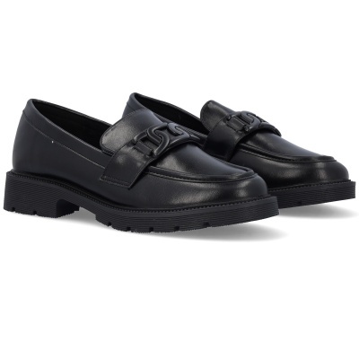 Sapatos mocassim pretos em couro com sola preta