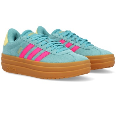 Ténis Adidas azul claro com riscas rosa e sola caramelo
